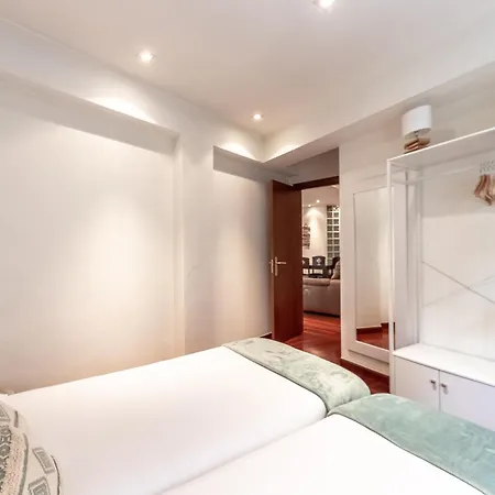 Apartment Luminoso, Ascensor, Tranquilo, Centro De *